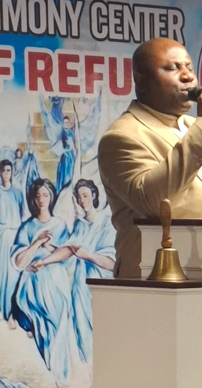 Pastor Olumide Oni preaching
